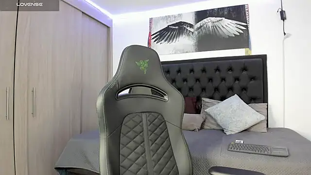 Snapshot of santi_aesthetic chatting on October 2025 03:59:01 AM santi aesthetic online show from October 2025 03:59:01 AM