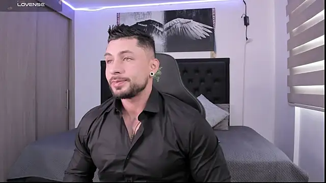 Snapshot of santi_aesthetic chatting on October 2025 09:03:02 PM santi aesthetic online show from October 2025 09:03:02 PM