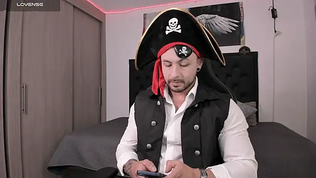 Snapshot of santi_aesthetic chatting on November 2025 12:56:01 AM santi aesthetic online show from November 2025 12:56:01 AM