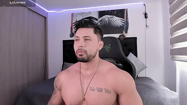 Snapshot of santi_aesthetic chatting on January 2026 05:26:01 PM santi aesthetic online show from January 2026 05:26:01 PM