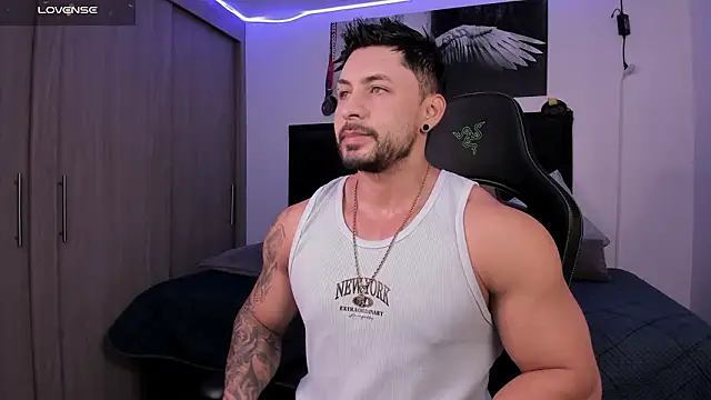 Snapshot of santi_aesthetic chatting on February 2026 01:53:02 AM santi aesthetic online show from February 2026 01:53:02 AM