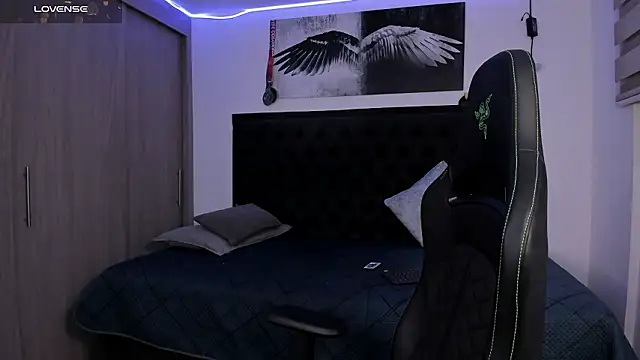 Snapshot of santi_aesthetic chatting on February 2026 12:51:02 AM santi aesthetic online show from February 2026 12:51:02 AM