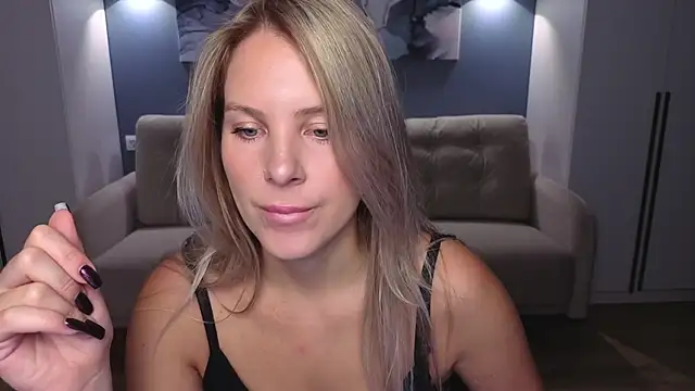 MelanieBennett online show from October 2025 06:05:02 AM