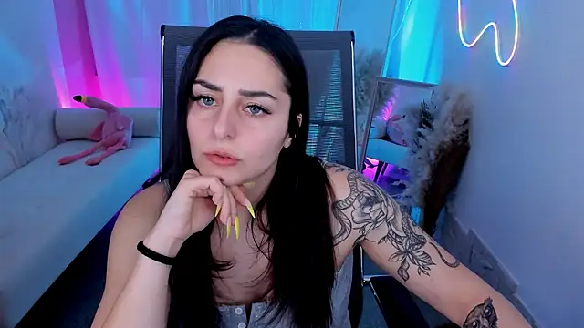 ValeriiMills online show from February 2026 03:40:02 PM