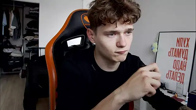 Snapshot of DanyDavis chatting on October 2025 11:30:01 AM DanyDavis online show from October 2025 11:30:01 AM