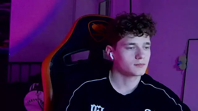 Snapshot of DanyDavis chatting on October 2025 11:35:02 PM DanyDavis online show from October 2025 11:35:02 PM