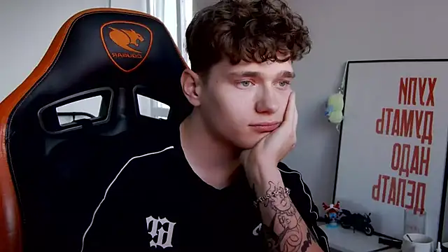 Snapshot of DanyDavis chatting on October 2025 01:08:02 PM DanyDavis online show from October 2025 01:08:02 PM