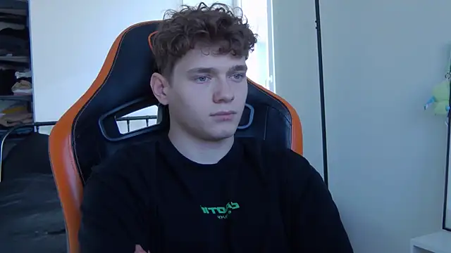 Snapshot of DanyDavis chatting on October 2025 08:56:01 AM DanyDavis online show from October 2025 08:56:01 AM