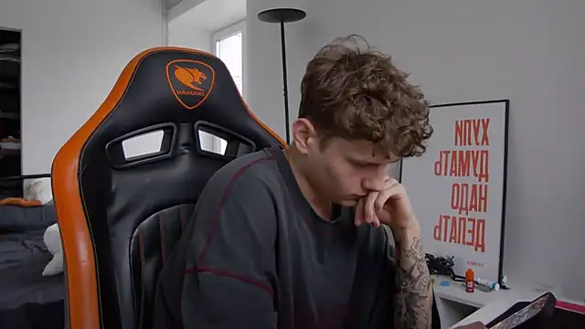 Snapshot of DanyDavis chatting on October 2025 10:59:02 AM DanyDavis online show from October 2025 10:59:02 AM