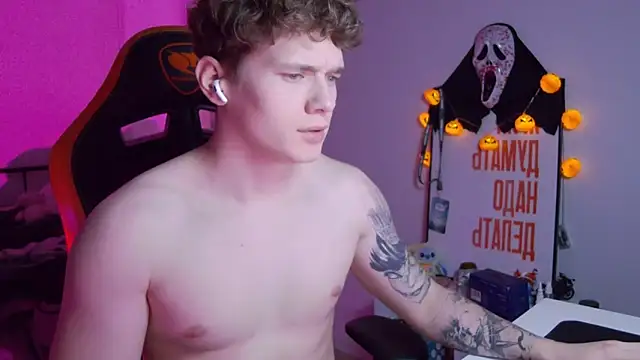 Snapshot of DanyDavis chatting on November 2025 09:28:01 PM DanyDavis online show from November 2025 09:28:01 PM