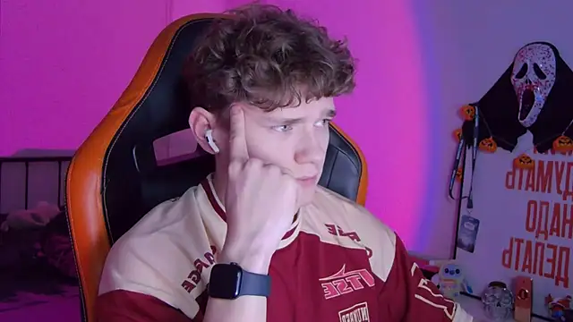 Snapshot of DanyDavis chatting on November 2025 10:31:02 PM DanyDavis online show from November 2025 10:31:02 PM