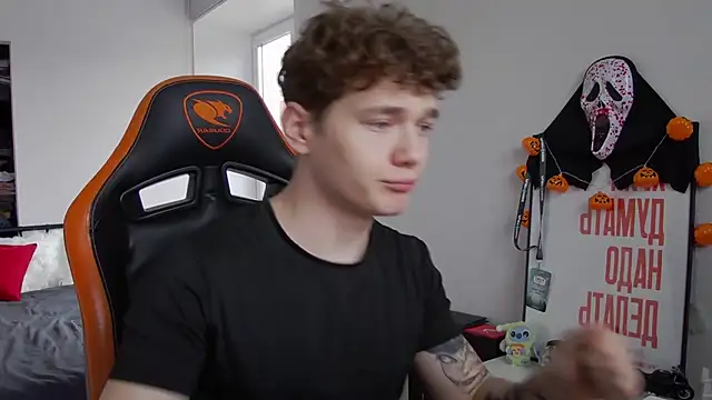 Snapshot of DanyDavis chatting on November 2025 08:03:01 AM DanyDavis online show from November 2025 08:03:01 AM