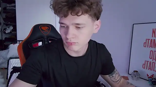 Snapshot of DanyDavis chatting on November 2025 11:27:02 AM DanyDavis online show from November 2025 11:27:02 AM