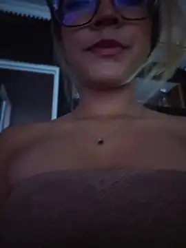 Pretty roxxyy online show from April 2026 11:19:02 AM