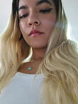 Pretty roxxyy online show from May 2026 11:28:02 AM