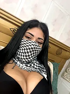 Snapshot of QueenLujaine chatting on October 2025 07:29:01 AM QueenLujaine online show from October 2025 07:29:01 AM