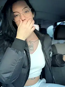 Snapshot of MeekyRich chatting on October 2025 01:17:01 AM MeekyRich online show from October 2025 01:17:01 AM