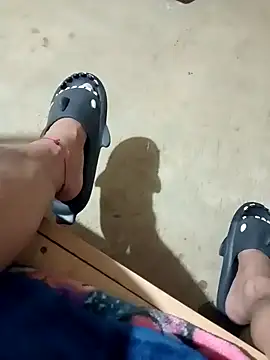 luuiss12 online show from October 2025 05:15:02 AM