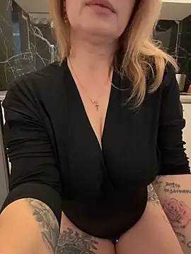 Snapshot of O-Eva chatting on February 2026 10:57:02 PM O-Eva online show from February 2026 10:57:02 PM