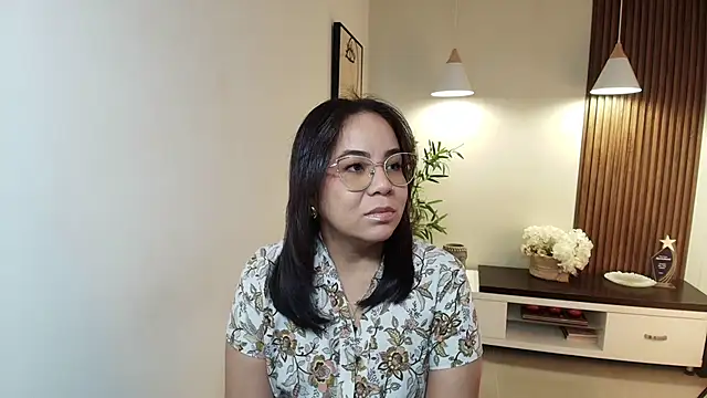 Snapshot of _Victoria_Collins chatting on April 2026 12:01:01 PM Victoria Collins online show from April 2026 12:01:01 PM