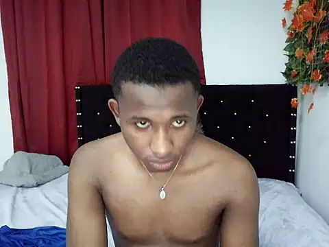 Luis123- online show from November 2025 07:57:01 PM