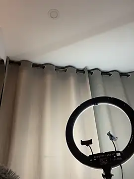 Snapshot of alissradiante1 chatting on October 2025 02:45:01 AM alissradiante1 online show from October 2025 02:45:01 AM