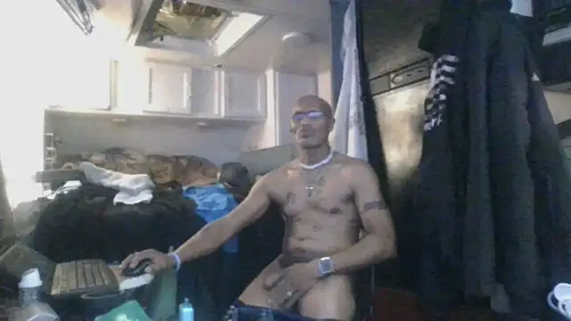 Snapshot of badboy2u2025 chatting on December 2025 02:18:01 AM badboy2u2025 online show from December 2025 02:18:01 AM