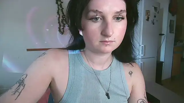 Snapshot of Violett3333 chatting on October 2025 03:23:02 PM Violett3333 online show from October 2025 03:23:02 PM