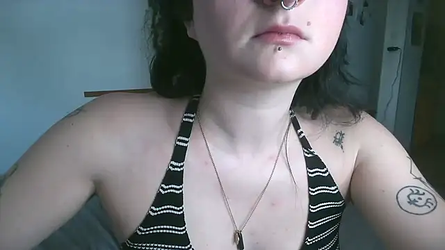 Snapshot of Violett3333 chatting on October 2025 03:44:01 PM Violett3333 online show from October 2025 03:44:01 PM