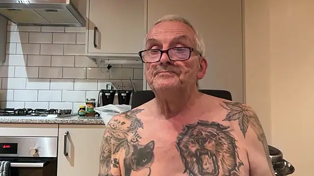 Snapshot of poggles chatting on September 2025 07:49:01 PM poggles online show from September 2025 07:49:01 PM