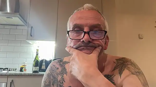 Snapshot of poggles chatting on September 2025 09:05:01 PM poggles online show from September 2025 09:05:01 PM