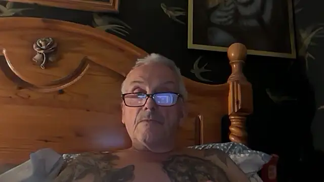 Snapshot of poggles chatting on October 2025 07:23:02 PM poggles online show from October 2025 07:23:02 PM