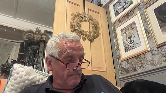 Snapshot of poggles chatting on October 2025 08:31:01 PM poggles online show from October 2025 08:31:01 PM