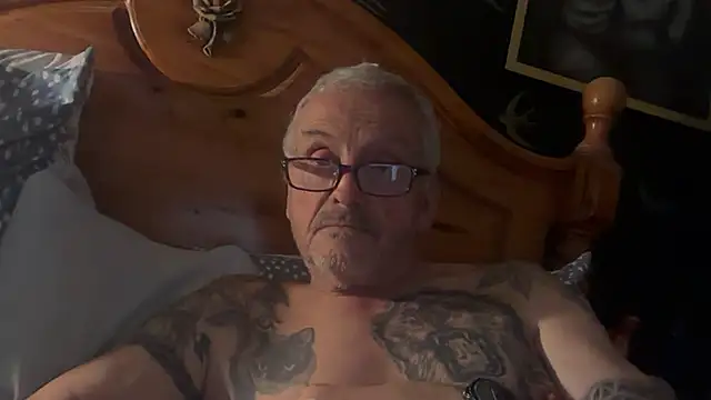 Snapshot of poggles chatting on October 2025 07:24:02 PM poggles online show from October 2025 07:24:02 PM