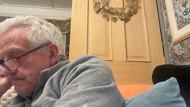 Snapshot of poggles chatting on October 2025 10:36:01 PM poggles online show from October 2025 10:36:01 PM