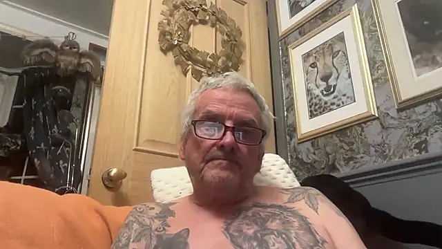 Snapshot of poggles chatting on November 2025 09:47:02 PM poggles online show from November 2025 09:47:02 PM