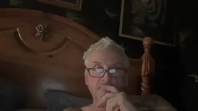 Snapshot of poggles chatting on November 2025 08:09:01 PM poggles online show from November 2025 08:09:01 PM