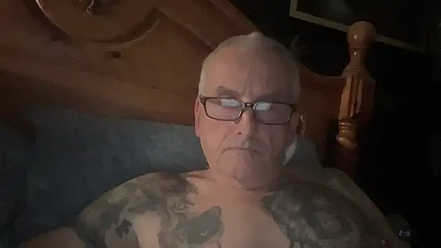 Snapshot of poggles chatting on November 2025 09:39:01 PM poggles online show from November 2025 09:39:01 PM