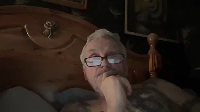 Snapshot of poggles chatting on January 2026 09:24:01 PM poggles online show from January 2026 09:24:01 PM