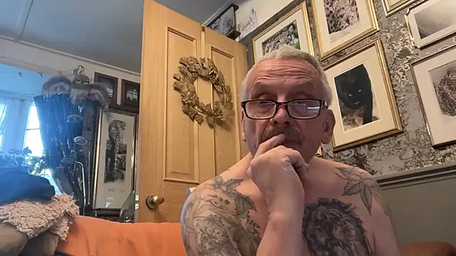 Snapshot of poggles chatting on February 2026 03:40:02 PM poggles online show from February 2026 03:40:02 PM