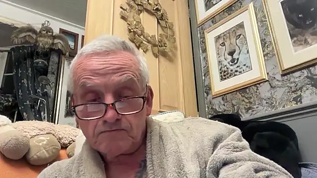 Snapshot of poggles chatting on February 2026 08:38:02 PM poggles online show from February 2026 08:38:02 PM