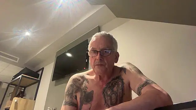 Snapshot of poggles chatting on February 2026 07:58:02 PM poggles online show from February 2026 07:58:02 PM