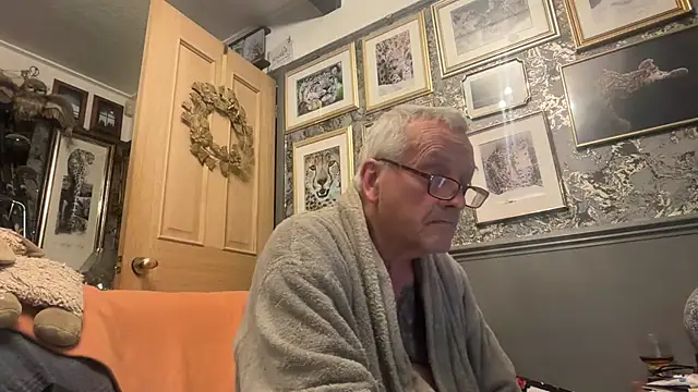 Snapshot of poggles chatting on February 2026 09:24:02 PM poggles online show from February 2026 09:24:02 PM