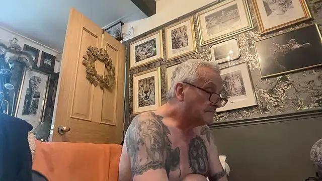 Snapshot of poggles chatting on February 2026 02:36:01 PM poggles online show from February 2026 02:36:01 PM