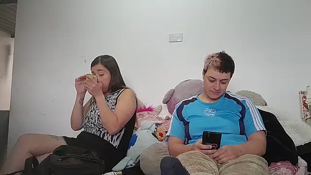 Snapshot of twodoo chatting on October 2025 04:30:02 PM twodoo online show from October 2025 04:30:02 PM