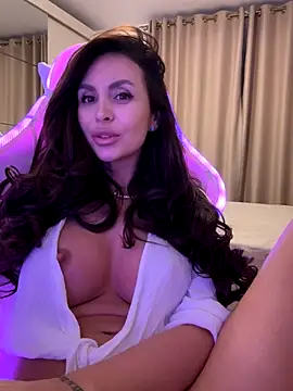 Snapshot of LunaBex chatting on October 2025 07:03:01 PM LunaBex online show from October 2025 07:03:01 PM