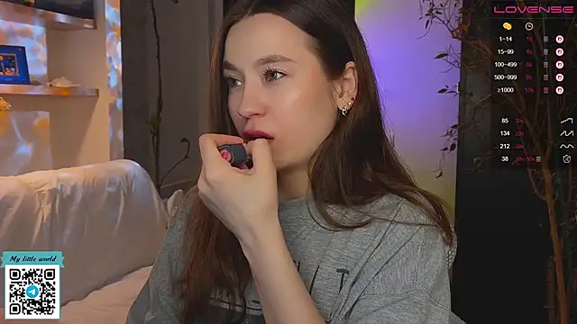 mia here online show from December 2025 02:16:02 AM