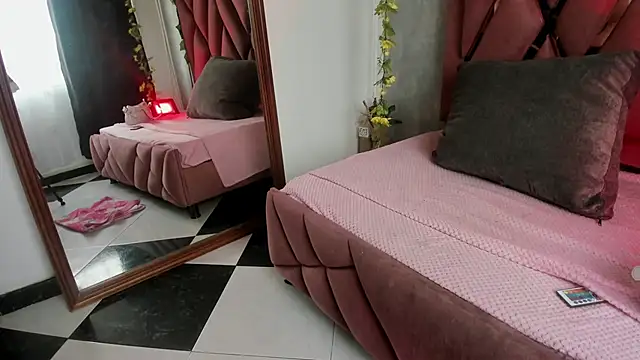 viollettaa  online show from February 2026 07:06:02 PM