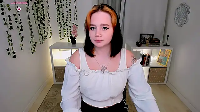 lunaalli online show from September 2025 03:12:02 PM