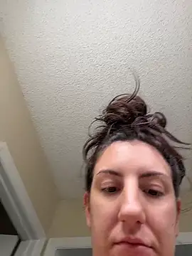 sweetsirenn online show from April 2026 02:11:02 PM